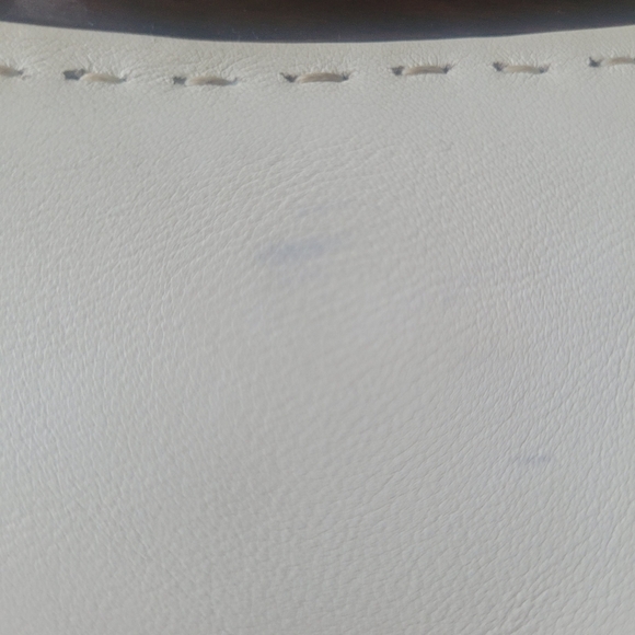 FERRAGAMO authentic vintage shoulder bag.  White leather with beautifulwood trim - Picture 9 of 9